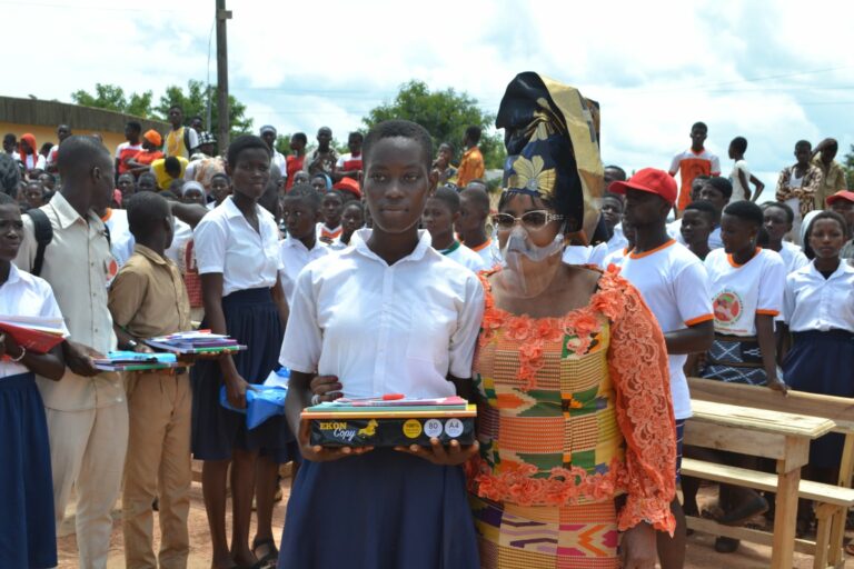 Distinction des meilleurs élèves du Lycée moderne AKT de Ouelle